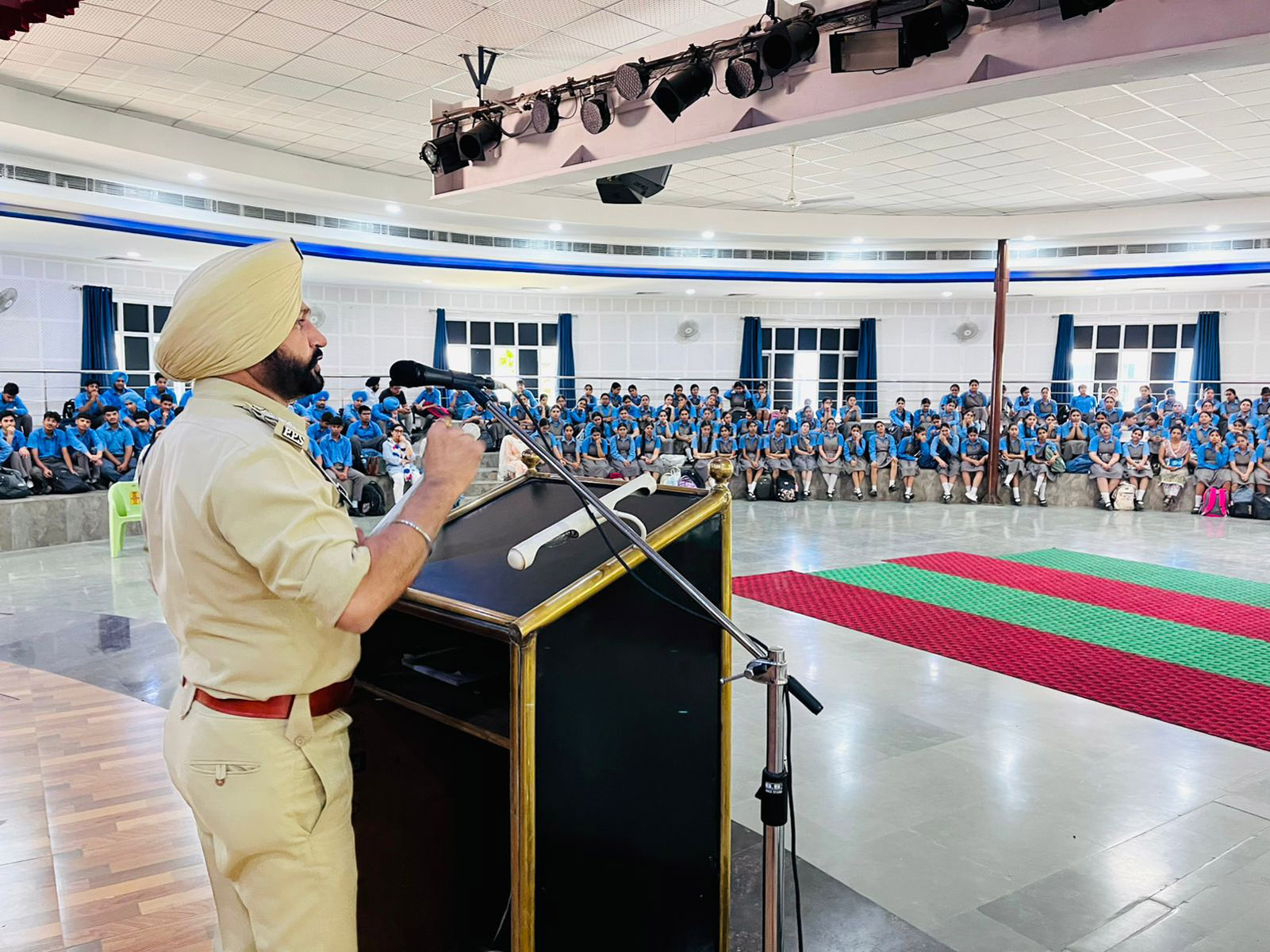 Traffic Police organizes awareness seminar on non-use of drugs and traffic rules at Lawrence Public Senior Secondary School